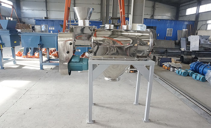 气旋筛分机与气流筛分机的筛分原理基本相似，所以针对于其旋筛分机的筛分压力。会比气流筛分机的压力要大一些。